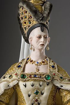 Medieval Headdress, Miniature Museum, Porcelain Doll Costume, Henry V, His Queen, William The Conqueror, British Royal Families, Head Dress