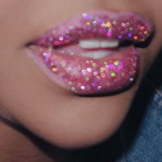 Arte Glitter, Loona Kim Lip, Boujee Aesthetic, Glitter Lips, Vintage Makeup, Pink Vibes, Lip Art, Clueless