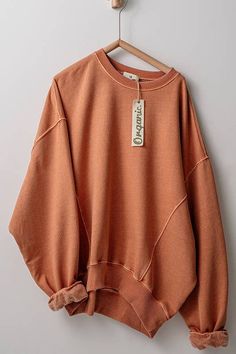 This organic pigment washed sweatshirt boasts a crew neck and oversized fit for ultimate comfort. Made from 50% organic cotton and 50% polyester, it is both soft and durable. A sustainable and stylish addition to your wardrobe. Mom Fashion 30 Year Old, Cali Fits, Washed Sweatshirt, Burnt Sienna, Graphic Tee Dress, Cozy Night, Lazy Days, Simple Trendy Outfits