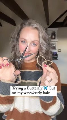 Healthy Curly Hair Tips, Wavy Hair Diy, Healthy Curly Hair, Shoulder Length Curly Hair, Butterfly Cut, Layered Curly Hair, Layered Haircuts For Medium Hair, Curly Hair Tutorial, Diy Haircut