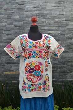 White Huipil Chiapas Blouse Flower Shirt Mexican Shirt | Etsy Feminine Vintage Style, Mexican Shoes, Mexican Shirt, Mexican Embroidered Dress, Mexican Shirts, Handmade Shirts, Mexican Dresses, Womens Shirt, Embroidered Clothes