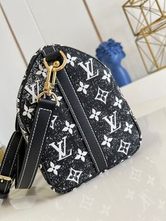 Charm Fashion Lu-Vi Bags - 16691 A+ Excellent Quality copies; Contact us if you've any questions in your mind. Fan Fashion, Trendy Tote, Blue Sneakers, Evening Bags, Louis Vuitton Bag, Mini Bag, Contact Us, Messenger Bag, Clutch Bag