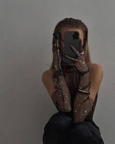 Elegantes Party Outfit, Nye Outfits, Dark Feminine Aesthetic, Eve Outfit, Looks Party, Foto Poses, New Years Eve Outfits, Feminine Aesthetic, Glitz And Glam