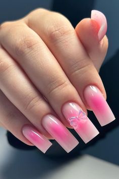 Looking for some cute new nail designs to try out this year? Check out aura nails, they are so fun and cute! Aura Nail Designs, Aesthetic Nail Design, Doll House Barbie, Barbie Movie Barbie, Aura Nail, Beginner Nail Designs, House Barbie, Glitter French Nails, Aesthetic Nail