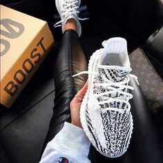 Street Style Shoes, Adidas Sneaker, Yeezy Shoes, 350 V2