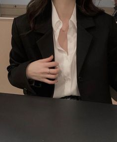 Chica Dark, Dark Feminine Aesthetic, Woman Suit Fashion, Tomboy Style Outfits, Classy Work Outfits, Tomboy Fashion, 가을 패션, Teenage Fashion Outfits