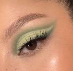 900+ idées de Tenu ✨️ en 2022 | tenues mode, mode, tenue Green Light Makeup, Banquet Makeup, Quinceanera Outfit, Makeup Therapy, Quinceañera Ideas, Smink Inspiration