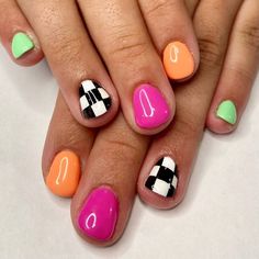 Cute And Simple Short Nails, Cute Summer Nails Checkered, Fun Nail Ideas Acrylic, Cute Nail Ideas For Teenagers, 80s Nails 1980s, Teacher Nail Designs, 80s Nails, Teacher Nails