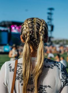 Hairstyle Photo, Middle Aged Women Hairstyles, Bohemian Braids, Asymmetrical Hairstyles, French Braid Hairstyles, Pigtail Braids, Shoulder Hair, Funky Hairstyles