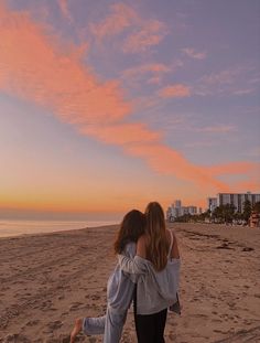 sunrise best friend pictures beach sunset Sunset Pictures Outfits, Sunrise Beach Insta Pics, Sunrise Pics With Friends, Sunset Photos With Friends, Friend Sunset Pictures, Sunrise Insta Pics, Sunrise Inspo Pics, Beach Sunset Friends