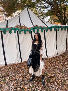 Renaissance faire , cottage core , witch , ren faire costume , fairy core , costume , wench , pirate , corset Ren Faire Costume Pirate, Ren Faire Fae Costume, Black Ren Faire Outfit, Ren Faire Pirate Woman, Renassiance Fair Outfits, Medieval Aesthetic Outfit, Ren Faire Costume Women, Renfaire Inspiration, Wench Outfit