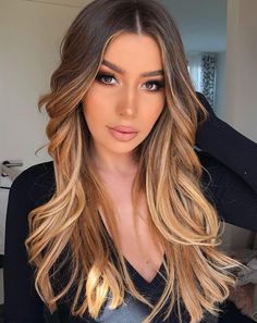 Latina Hair, Brown Hair Balayage, Blonde Hair Looks, Trendy Hair Color, Brown Blonde Hair, A Mirror, Hair Color Trends, Big Hair