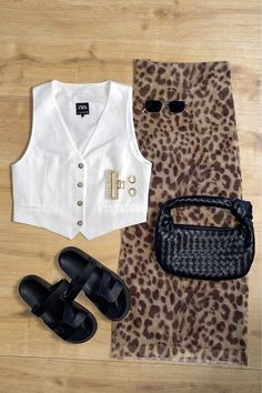 Animal Print Vest Outfit, Casual Chic Summer, Classic Style Outfits, Tailored Suit, Effortless Outfit, Suit Vest, Curvy Outfits, Summer Fashion Outfits