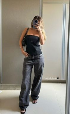 Outfit Inspo Clean Look, Top Jeans And Heels Outfit, Outfit Ideas Going Out Casual, Black Jeans Outfit Going Out, European Summer Outfits Old Money, Bar Outfit Night Jeans, Black Jeans Going Out Outfit, Restaurant Dinner Outfit, Tube Top And Jeans Outfit