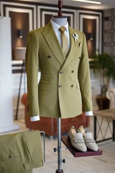 Discover the very best Nat Fashion Green Pointed Lapel Double Breasted Prom Mens Suit for work,prom and wedding occasions at Bradymensuit. Custom made Green Peaked Lapel mens suits with high quality. Green Suits For Men, Green Suits, Green Suit Men, Prom Men, Prom For Guys, Prom Suits For Men, Stylish Mens Suits, Classy Suits, Suits Men