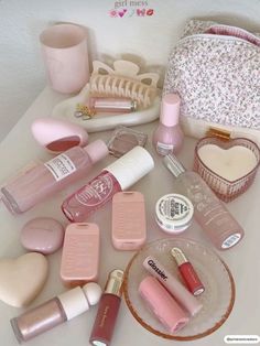 cute pink aesthetic makeup inspo white Makeup Bag Aesthetic, Pink Skincare, Dream Products, Preppy Makeup, Girl Therapy, Makeup Aesthetic, Pink Skin