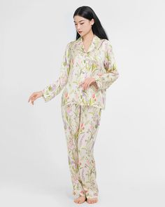 19 momme 100% silk printed pajamas The feeling of spring blooming throughout the garden, with rich flowers and colors Enhance springtime, depicting the spring garden scene on the fabrics Hypoallergenic and breathable, keeping skin moisturized and smooth. It has a moisturizing effect and is a good fiber for skin health. Silk Floral Print Sleepwear For Spring, Silk Sleepwear With Floral Print For Spring, Multicolor Floral Print Loungewear Sets, Multicolor Floral Print Sets For Pajama Party, Spring Vacation Silk Sets, Vacation Sets In Silk For Spring, Silk Pajamas Set, Piping Design, Floral Pajama Set