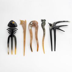 Set  5 Horn Hair Sticks,  Material: Buffalo horn.  Very smooth hair stick for long hair women with buns , polished carefully, strong and durable, gentle with your hair.  All our products are handmade using natural materials. Each piece is unique: variations in the shape, shade and color tones are characteristics of an exclusive item. NOTICE:  We manufacture and supply brooches and products carved from natural horn rather than plastic. The only way to distinguish between horn and plastic is to bu Woman With Horns, Horn Hair, Fancy Tops, Hair Fork, Hair Women, Hair Stick, Color Tones, Long Hair Women, Hair Sticks