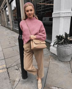 Outfits Con Rosa, Pink Office Outfit, Pink Flats Outfit, Outfit Rosa, Casual Attire For Women, Smart Casual Women, Smart Casual Dress, Mode Tips, Smart Casual Outfit