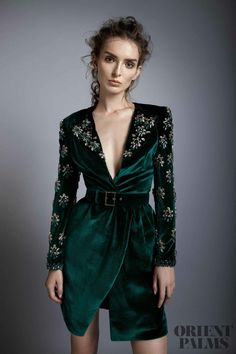 Rock Dress, Velvet Clothes, Looks Chic, Mode Style, Dress Code, Green Velvet, Fancy Dresses, Velvet Dress