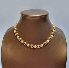 Such a gorgeous vintage statement necklace, with a high quality weight to it, and a sophisticated and expensive look - the photos don't do it justice.  Excellent vintage condition, with all pearls present (no damage whatsoever), and the gold plate is very shiny and all in tact. Approx 43.5cm in length, and 1cm in width. -------------------- 🌟 P&P: 👉 Will arrive gift wrapped, in a padded bag 👉 UK shipping: Royal Mail Tracked 24 👉 International Shipping: Royal Mail International Tracked  -------------------- 💎 FOLLOW US:  👉 www.instagram.com/janedreamsofvintage 👉 www.facebook.com/JaneDreamsOfVintage Formal Metal Pearl Pendant Necklace, Classic Metal Pearl Necklace For Formal Occasions, Formal Pearl Necklace With Chain, Gold Pearl Necklace With 17 Jewels For Parties, Vintage Metal Pearl Necklace For Formal Events, Vintage Formal Metal Pearl Necklace, Vintage Formal Pearl Necklace, Gold Pearl Costume Jewelry Necklace, Formal Metal Chain Necklace With Pearls