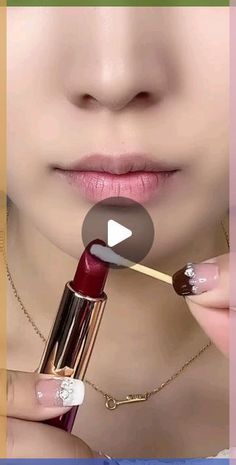 Only Lipstick Makeup Look, Why Lipstick Doesn’t Look Good On You, How To Apply Lipstick For Beginners, Lipstick Hacks Beauty Tricks, How To Put On Lipstick, Natural Lipstick Tutorial, Lipstick Tutorial For Beginners, Makeup Looks Lips, Lipstick Tutorial Video