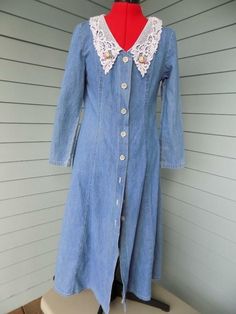 Vintage 70's 80's Fitted Denim Dress TOP LINE USA sz M Lace Collar Full Sweep  | eBay Fitted Denim Dress, Lace Collar, Dress Top, 80s Fashion, Top Dress, Vintage 70s, Denim Dress, Casual Dress, Long Sleeve Blouse