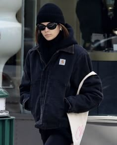 Carhartt Women's Outfit, Hailey Rhode Baldwin, Kaia Gerber Style, Jacket Outfit Women, Carhartt Jacket, Carhartt Women, Model Inspo