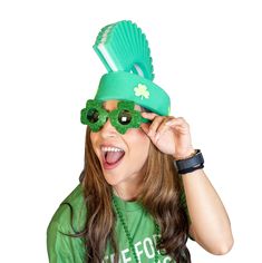 This St. Patrick´s Mohawk Headband will definitely make you stand out at your next Party, Hora Loca, Wedding, Corporate Event, Birthday, Quinceanera, or Halloween Party! It can be used as a wedding hats, top hats, photo booth props, or a party favor.