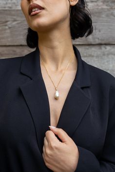 Baroque Pearl Pendant, Dainty Style, Large Pendant Necklace, Necklace Bridal, Necklace Wedding, Pearl Pendant Necklace, Velvet Bag, Brass Jewelry, Bridal Necklace