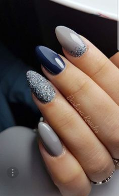 Best Snap Shots elegant Fall Nail Art Suggestions Give fantastic glitters a new fall-perfect update using an uber pretty the autumn months leaf around #Art #elegant #Fall #Nail #Shots #Snap #Suggestions Prom Nail Designs, Grey Nail Art, Grey Nail, Popular Nail Colors, Video Makeup, January Nails, Stiletto Nail Art, Gray Nails, Winter Nail Designs