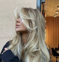 Warm Tone Blonde Hair, Blonde With Layers, Warm Tone Blonde, Warm Toned Blonde Hair, Blonde Dimensional Hair, Hair Inspo Long, Blonde Long Layers, Cream Blonde Hair, Bridesmaid Hair Inspo