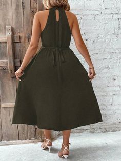 Casual Knee-length Halter Dress For Vacation, Casual A-line Halter Dress For Vacation, Casual Knee-length Halter Dress For Beach, Casual Solid Color Halter Neck Midi Dress, Casual Solid Halter Neck Sundress, Casual Halter Dress For Day Out, Casual Midi Length Halter Dress For Vacation, Casual Midi-length Halter Dress For Vacation, Casual Sleeveless Halter Dress