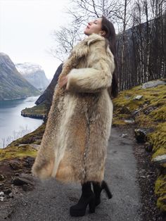 Coyote Fur Coat Women, Big Fur Coat, Coyote Fur Coat, Long Fur Coat, Coyote Fur, Fur Sweater, Fur Coats Women, Coat Women, Lynx