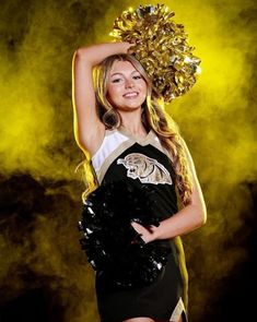 Cheer Banner Poses, Cute Cheer Poses Individual, Cheer Poses Individual Photo Ideas, Cheerleading Team Photos, Cheerleading Black, Middle School Photography, Dance Team Poses, Cheer Media Day, Cheer Senior Pictures