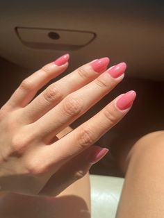 Short Almond Nails Summer Pink, Jelly Coral Pink Nails, Coral Nails Aesthetic, Pinky Peach Nails, Natural Peach Nails, Jelly Watermelon Pink Nails, Strawberry Color Nails, Coral Jelly Nails, Pinky Coral Nails