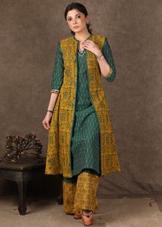 Ajrakh Jacket Designs, Gamthi Work Kurti Designs, Handloom Kurti Designs, Shrug Pattern Kurti, Jacket Style Kurti Long With Pant, Fancy Kurti Design, Ethnic Kurtis Design, Latest Trendy Kurtis Design, Gamthi Kurti Designs