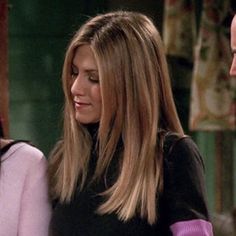 The Jennifer Haircut, Rachel Green Season 9 Hair, Rachel Green Hair Layers, Rachel Haircut Layered Cuts, Rachel Green Hair Color, Rachel Green Haircut Layers, Jen Aniston Hair, Jennifer Aniston Haircut, Jennifer Aniston Hair Color