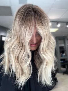 High Up Balayage Blondes, Creamy Blonde Hair Highlights Balayage, Bleach Blonde Root Smudge, Ivey Blonde Balayage, Balayage To The Root, Butter Blonde Balayage Dark Roots, Lived In Vanilla Blonde, Creamy Blonde Root Smudge, Bright Blonde Dimensional Hair