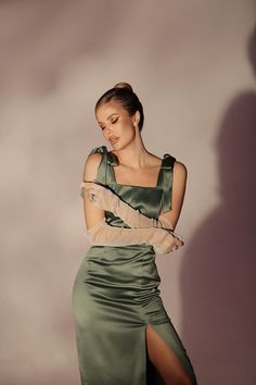 Viclans Satin Green Dress with Ties at the Shoulders | VICLAN Green Dress Aesthetic, Satin Green Dress, Female Portrait Poses, Light Green Dress, Dress With Gloves, Green Silk Dresses, Fashion Model Poses, Structured Dress, Green Gown