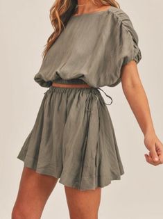 Valerie Crop Top and Mini Skirt Set Olive – shopvdlp Linen Summer Outfits, Skirt Set Outfit, Style Marocain, Skirt With Shorts, Tailored Clothes, Cute Skirt Outfits, Mini Skirt Set, Skirt And Top Set, Trendy Fashion Tops