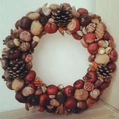 a wreath made out of pine cones and acorns