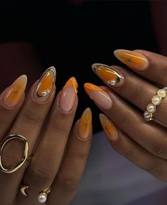 🌟 Experience Elegance at Your Fingertips 🌟 Transform your nails with this stunning orange sunset-inspired press-on nail set, handcrafted with love and precision. Perfectly designed for those who appreciate the finer things in life, this set combines the warmth of a sunset ombre with elegant golden frames, pearl accents, and a glossy finish that catches the light beautifully. ✨ Key Features: 🎨 Hand-Painted Ombre Design: Subtle transitions of warm orange hues for a sophisticated look. 💎 Luxurious Pearl Accents: Add a touch of class with delicate pearls that exude timeless elegance. 💛 Golden Frame Details: Meticulously crafted golden edges bring a luxurious feel to each nail. 🖌️ Almond Shape Perfection: Flattering and versatile, perfect for any occasion! 💅 Long-Lasting Quality: Durable Airbrush Orange Nails, Light Orange Nails Almond, Tangerine Nails Design, Burnt Orange Ombre Nails, Almond Nails Aura, Burnt Orange Nails Designs, Orange Almond Nails, Almond Tips, White Almond Nails