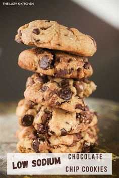 chocolate chip cookies stacked on top of each other with text overlay reading low soum chocolate chip cookies