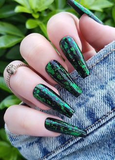 30 Hottest Black And Green Nails Black And Green Nails, Nail Art Noir, Nails Gothic, Press On Nails Black, White Summer Nails, Emo Clothes, Green Acrylic Nails, St Patricks Day Nails, Green Nail Art