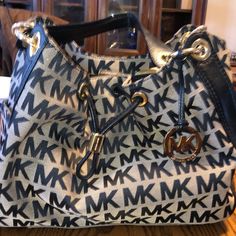 Medium Sized, Drawstring Carry All Bag With Michael Kors Logo Printed On Fabric With Leather Detailing And Gold Hardware For A Beautiful Luxe Look. Can Pair Easily As Casual Or Dressed Up And Compliments Any Look. Brand New Without The Original Tag But Never Been Used. Multiple Zipper Pockets On Inside As Well As Pockets On The Outer. Drawstring Cinch And Snap Closures. Very Roomy Without Being Bulky! There’s A Slight Part Of The Leather That’s Worn Off On One Side, I Will Update W Pictures Soon Casual Michael Kors Shoulder Bag For Errands, Michael Kors Casual Bags With Branded Hardware, Michael Kors Hobo Shoulder Bag For Travel, W Pictures, Michael Kors Logo, Leather Detailing, Carry All Bag, Michael Kors Hamilton, Michael Kors Black