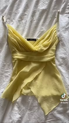 Lala Outfits, Ropa Upcycling, Estilo Hippie, Outfit Shopping, Fashionista Style, Yellow Top, Mode Inspo, 2000s Fashion, Dream Clothes