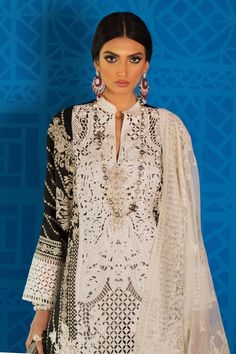 Black and White Luxury Lawn Dress emblazoned with beautiful print and embroidered organza patch. Sana Safinaz Summer Collection is very stylish and you can wear these dresses on Party or Eid Events. Buy Online Sana Safinaz new collection at this store and change your look. Shirt: Pretty Shirt black color is embellished with digital printed front and back on lawn fabric. Shirt neckline is decor with embroidered bunch organza and daman is also embellished with organza patch. Trouser: Beautiful dye Black And White Luxury, Latest Salwar Suits, Top Neckline, Sana Safinaz, Salwar Suits Online, Lawn Dress, Pakistani Salwar Kameez, Kurti Collection, Chiffon Collection