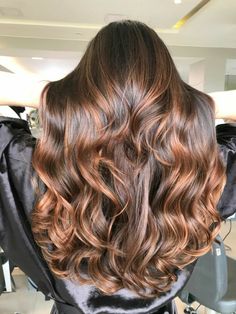 Cabelos; Penteados; Hair; Loiras; Morenas; Cabelo Longo Redken Shampoo, Healthy Curly Hair, Perfect Curly Hair, Highlights Curly Hair, Cherry Hair, Ball Hairstyles