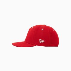 With New Era hats, light up your team spirit and wear your support for your favorite league with pride.This Boston Red Sox hat is perfect for a laid-back look while showing your support for the team with style and comfort. The bold red color shines as brilliantly as the team, and the signature Boston “B” logo in contrasting white adds a classic touch. The back features your favorite MLB Batterman logo, while the side is branded with the New Era logo for authenticity and team pride. More Details Red Snapback Fitted Hat, Red Casual Snapback Fitted Hat, Red Snapback Casual Fitted Hat, Red Fitted Cap For Streetwear, Casual Red Fitted Hat With Flat Brim, Red Casual Snapback Hat For Sports Events, Casual Red Snapback Hat For Sports, Red Casual Snapback Hat For Sports, Casual Red Fitted Hat For Streetwear